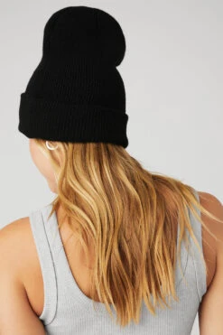 Everyday Beanie - Black 7 Everyday Beanie - Black -Alo Fashion Store A0242U 01 b1 a3 m75