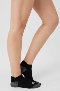 Women's Performance Tab Sock - Black/White -Alo Fashion Store A0358W 0100 b1 a2 m89