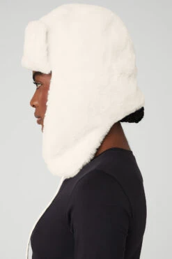 Faux Fur Polar Hat - Ivory -Alo Fashion Store A0416U 03299 b1 s1 a2 1 m100 01eea4ef 8b5e 4383 9c8d 131c2c4fe10b