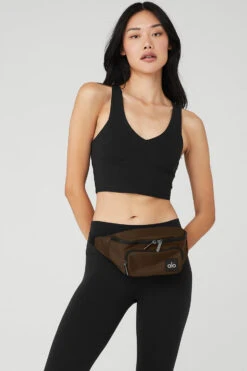 Explorer Fanny Pack - Espresso -Alo Fashion Store A0465U 04064 b1 a1 m54