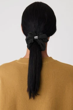 Bead It Oversized Scrunchie - Black -Alo Fashion Store A0494U 01 b1 a2 m18