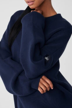 Scholar Crew Neck Sweater - Navy -Alo Fashion Store M3224R 03842 b1 s1 a4 1 m18