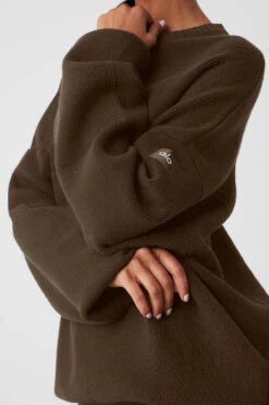 Scholar Crew Neck Sweater - Espresso 8 Scholar Crew Neck Sweater - Espresso -Alo Fashion Store M3224R 04064 b1 s1 a4 1 m18