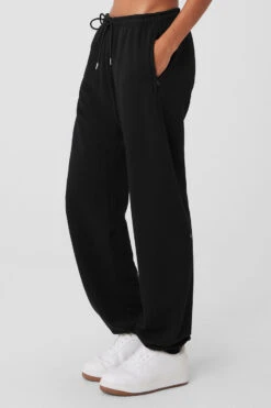 Chill Sweatpant - Black 6 Chill Sweatpant - Black -Alo Fashion Store M5151R 01 b1 s1 a2 1 m18