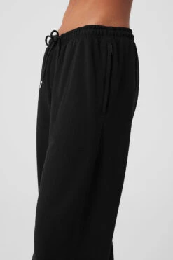 Chill Sweatpant - Black 7 Chill Sweatpant - Black -Alo Fashion Store M5151R 01 b1 s1 a4 1 m18