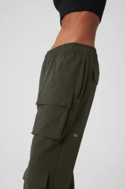 Cargo Venture Pant - Stealth Green -Alo Fashion Store M5165R 04672 b1 s1 a4 1 m18 90bc7e48 d711 43d8 92fb 88b711bdfaa6