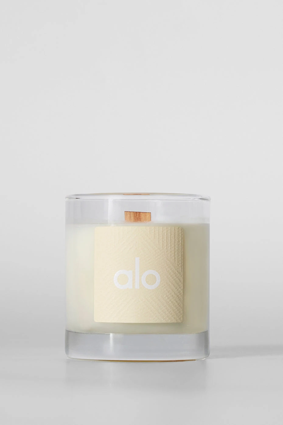 Alo Signature Candle - 8 Oz 3 Alo Signature Candle - 8 Oz - Image 3