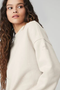 Renown Heavy Weight Crew Neck Pullover - Bone -Alo Fashion Store U3014R 03040 b1 s1 a4 1 m90