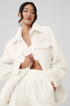 Sherpa Edge Shacket - Ivory -Alo Fashion Store U4029R 03299 b1 s1 a5 1 m54