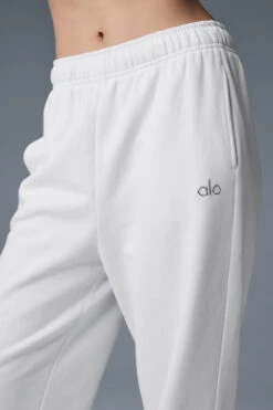 Accolade Sweatpant - White -Alo Fashion Store U5013RG 01300 b1 s1 a4 1 m54