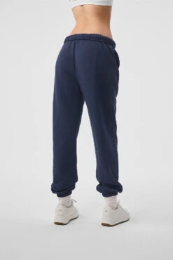 Accolade Sweatpant - Navy -Alo Fashion Store U5013RG 03842 b1 s1 a3 1 m54 f2c9beec 1a07 4d45 968d e79fcfbe0be7