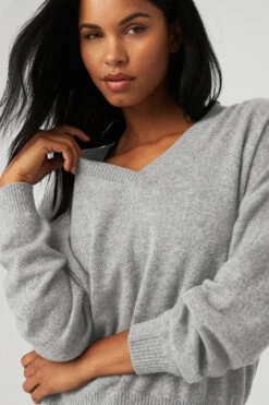 Cashmere Jet Set V-Neck Pullover - Dove Grey Heather -Alo Fashion Store W3628R 02288 b1 s1 a4 1 m18