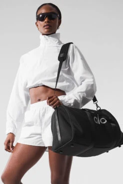 Cropped 1/4 Zip Alumni Pullover - White -Alo Fashion Store W3660R 00 b1 s1 a4 1 m189