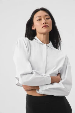 Cropped Take Me Out Button Up - White 6 Cropped Take Me Out Button Up - White -Alo Fashion Store W3747R 00 b1 s1 a3 1 m54