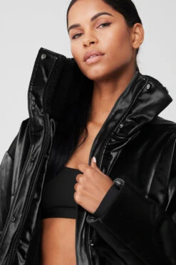 Orion Cropped Puffer - Black -Alo Fashion Store W4464R 01 b1 s1 a4 2 m18