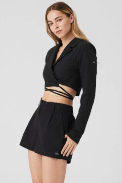 Cropped Status Blazer - Black -Alo Fashion Store W4489R 01 b1 s1 a2 1 m89 0d5da36e 32b4 42c9 bd06 d1fdf912ebaf