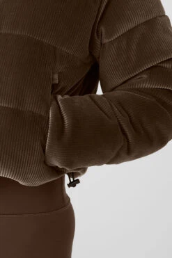 Ribbed Velour Gold Rush Puffer - Macchiato -Alo Fashion Store W4497R 05614 b1 s1 a4 1 m18