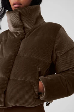 Ribbed Velour Gold Rush Puffer - Macchiato -Alo Fashion Store W4497R 05614 b1 s1 a4 2 m18