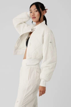 Snowrider Puffer Jacket - Ivory -Alo Fashion Store W4535R 03299 b1 s1 a3 1 m54