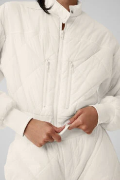 Snowrider Puffer Jacket - Ivory -Alo Fashion Store W4535R 03299 b1 s1 a4 1 m54