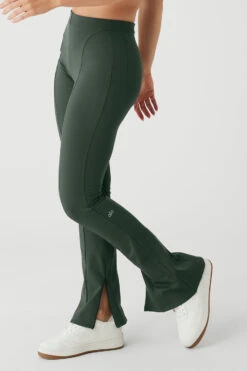 High-Waist Zip It Flare Legging - Dark Cactus -Alo Fashion Store W51030R 04059 b1 s1 a2 1 m89