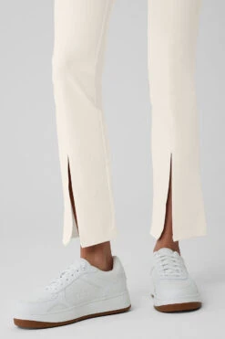 Airbrush High-Waist 7/8 Flutter Legging - Ivory -Alo Fashion Store W51109R 03299 b1 s1 a4 1 m54