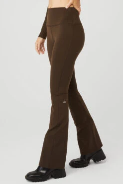 Airbrush High-Waist Bootcut Legging - Espresso -Alo Fashion Store W51118R 04064 b1 s1 a2 1 m89
