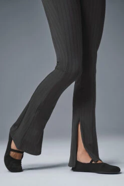 High-Waist Pinstripe Zip It Flare Legging - Anthracite/Black -Alo Fashion Store W51121R 00282 b1 s1 a4 1 m206