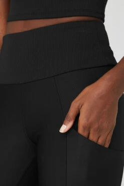Ribbed Airlift High-Waist 7/8 Enchanted Legging - Black -Alo Fashion Store W51195R 01 b1 s1 a4 2 m100