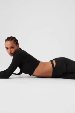 Mid-Rise Showdown Trouser - Black -Alo Fashion Store W51214R 01 b1 s1 a5 1 m125