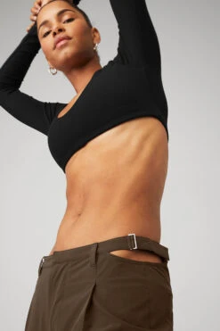 Mid-Rise Showdown Trouser - Espresso 7 Mid-Rise Showdown Trouser - Espresso -Alo Fashion Store W51214R 04064 b1 s1 a4 1 m18