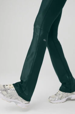 Super Shine Low-Rise Bootcut Legging - Midnight Green -Alo Fashion Store W51216R 04570 b1 s1 a4 1 m100