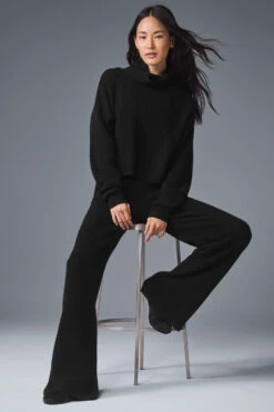 Cashmere High-Waist Plush Waffle Pant - Black -Alo Fashion Store W51286R 01 b1 s1 a4 1 m191