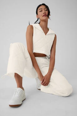 High-Waist Snowrider Puffer Pant - Ivory -Alo Fashion Store W51351R 03299 b1 s1 a5 1 m54