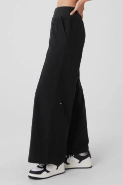 Polar Fleece High-Waist Snowdrift Wide Leg Pant - Black -Alo Fashion Store W51379R 01 b1 s1 a2 1 m54