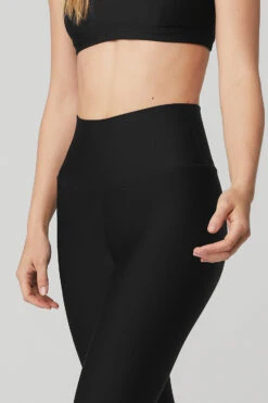 High-Waist Airlift Capri - Black -Alo Fashion Store W5630R 01 b1 s1 a4 1 m89