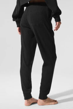 Muse Sweatpant - Black -Alo Fashion Store W5784R 01 b1 s1 a2 1 m191