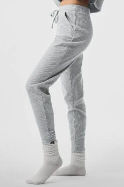 Muse Sweatpant - Athletic Heather Grey -Alo Fashion Store W5784R 02910 b1 s1 a4 1 m54 7755e15c 3e05 469a 9166 f99dd6aac97e