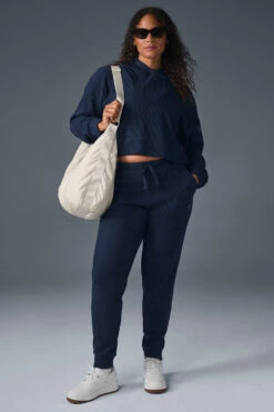 Muse Sweatpant - Navy -Alo Fashion Store W5784R 03842 b1 s1 a4 1 m182