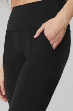 High-Waist Cargo Legging - Black -Alo Fashion Store W5874R 01 b1 s1 a4 1 m90
