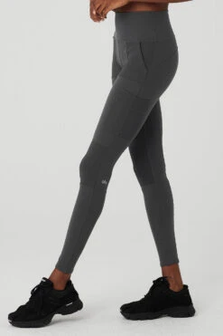 High-Waist Cargo Legging - Anthracite 6 High-Waist Cargo Legging - Anthracite -Alo Fashion Store W5874R 02125 b1 s1 a3 1 m100