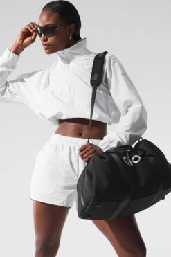 Alumni Short - White -Alo Fashion Store W6273R 00 b1 s1 a4 1 m189