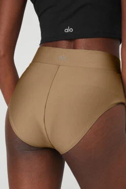 Airlift Record-Breaker Boyshort - Gravel 9 Airlift Record-Breaker Boyshort - Gravel -Alo Fashion Store W6282R 01347 b1 s1 a5 1 m100