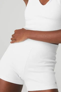 Goddess Ribbed High-Waist Hot Short - White -Alo Fashion Store W6286R 00 b1 s1 a4 1 m100