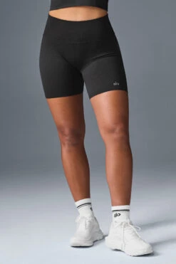 5" Seamless Ribbed Favorite Short - Black -Alo Fashion Store W6290R 01 b1 s1 a1 m196