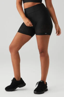 5" Airlift High-Waist Laser Cut Speedy Short - Black 6 5" Airlift High-Waist Laser Cut Speedy Short - Black -Alo Fashion Store W6302R 01 b1 s4 a3 1 m135