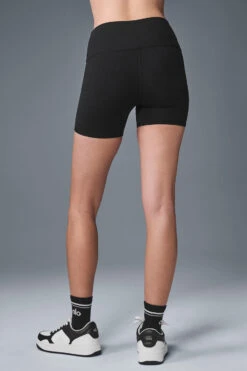 5" Airbrush High-Waist Biker Short - Black -Alo Fashion Store W6311R 01 b1 s1 a2 m54