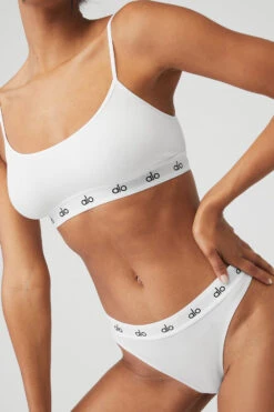 Icon Cami Bra - White 7 Icon Cami Bra - White -Alo Fashion Store W9425R 00 b1 s1 a4 1 m18 466380d5 f533 4ffa ad40 ab55bc37def7